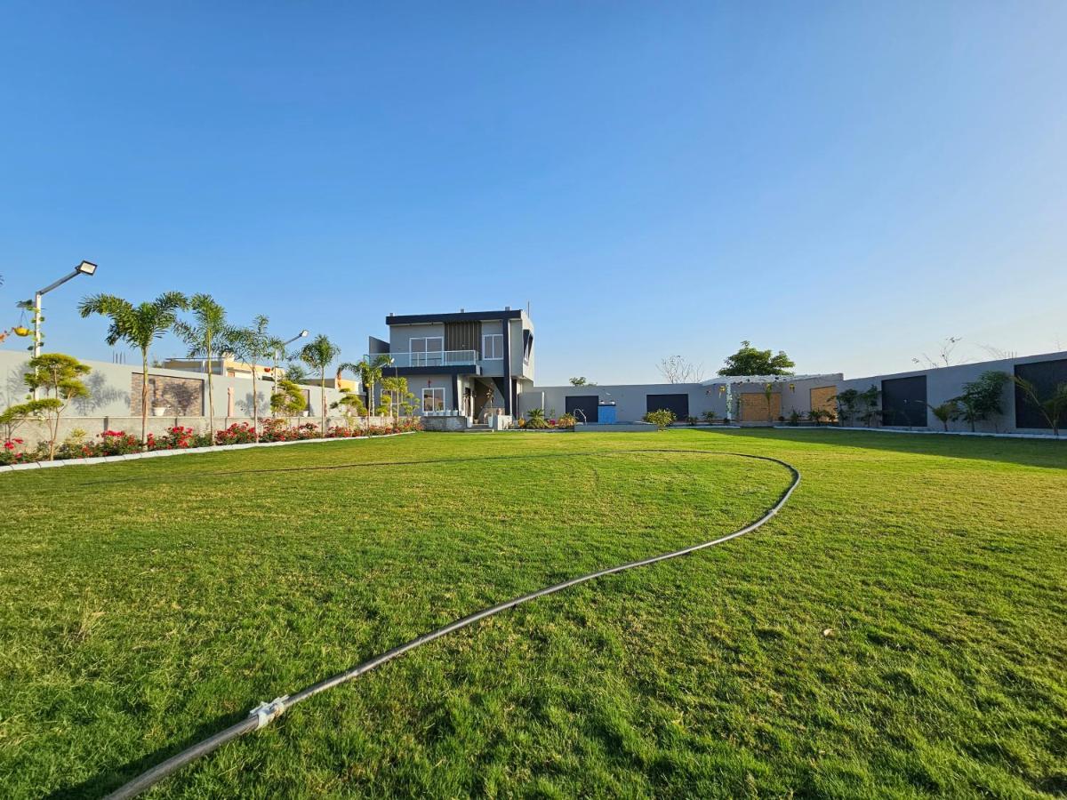 Shree Ambe Farmhouse Villa Уджайн Екстериор снимка